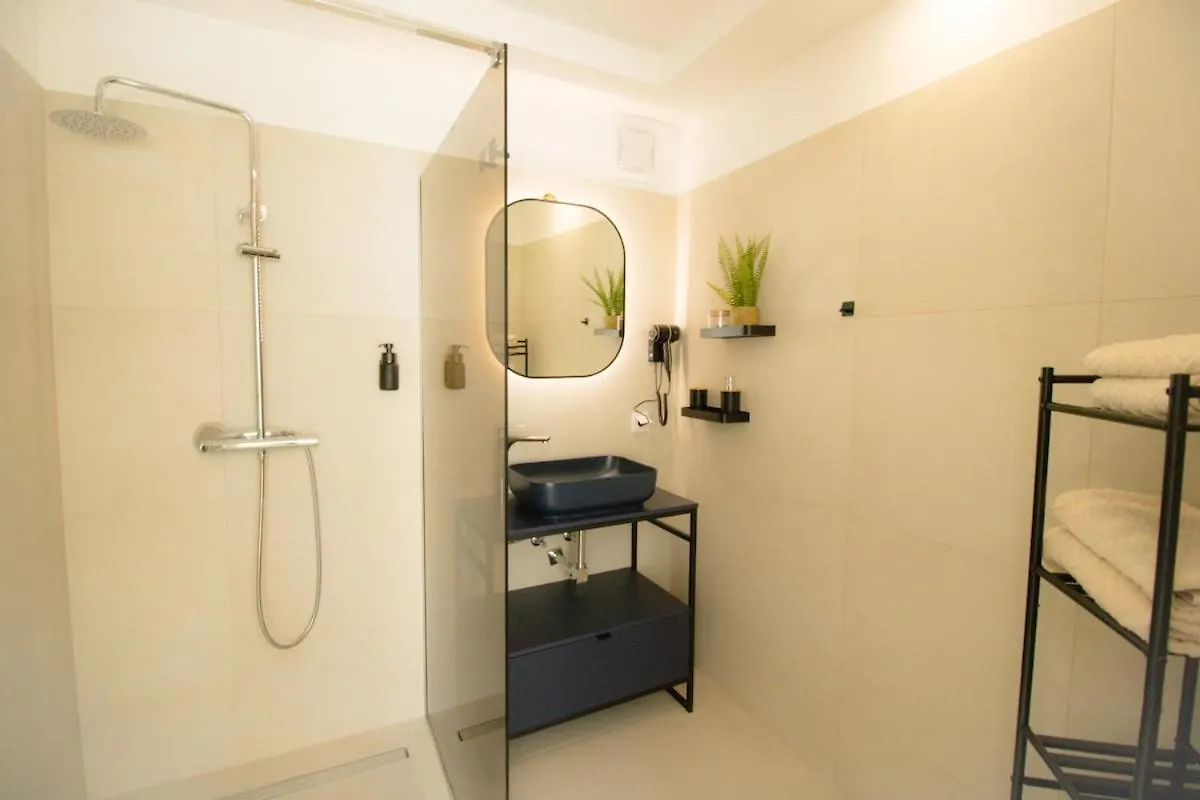Cozy Central Apartment With Wooden Accents & Terrace L Jos16 Viyana 0*,