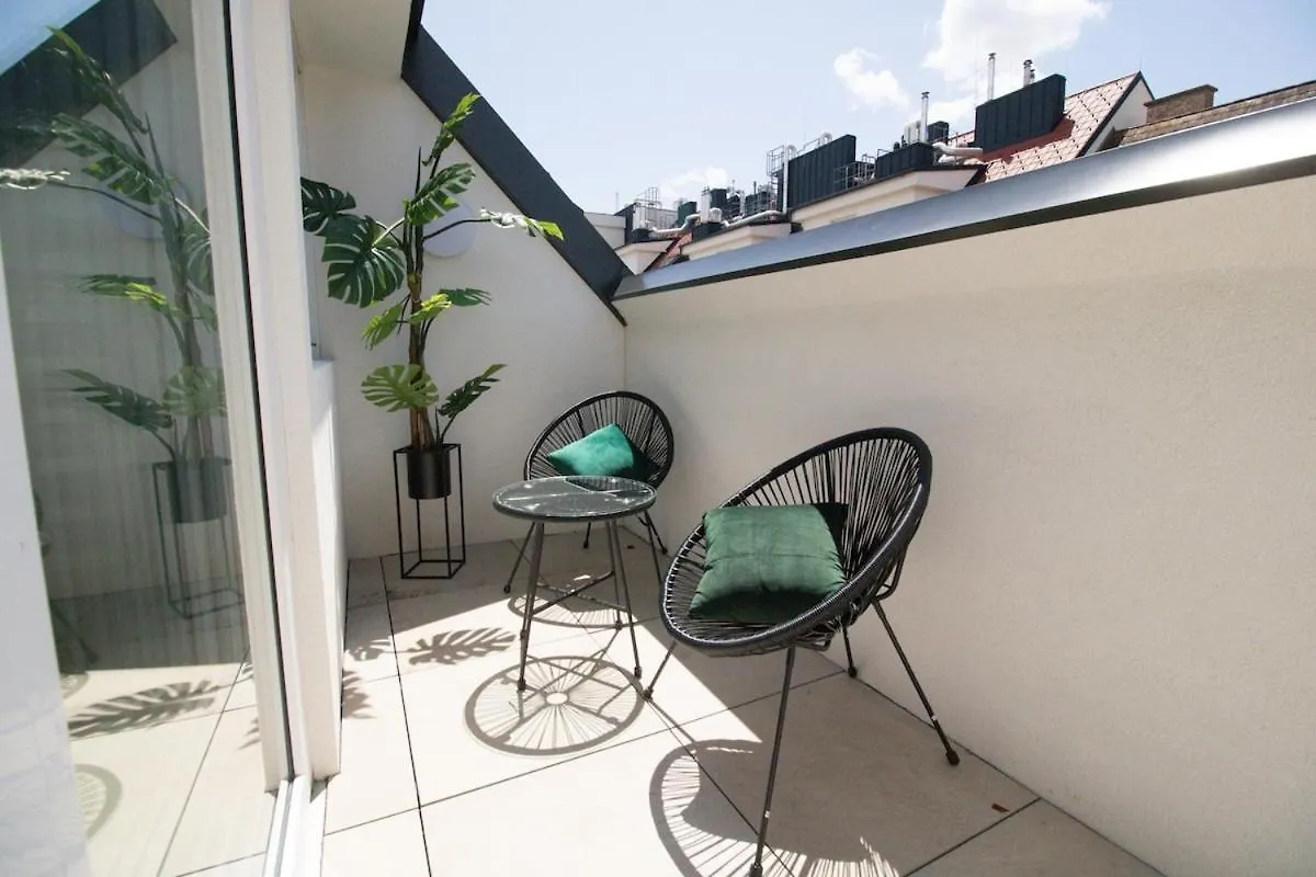 Cozy Central Apartment With Wooden Accents & Terrace L Jos16 Viyana Avusturya