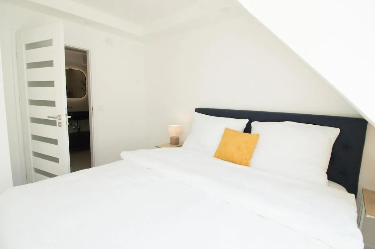 Cozy Central Apartment With Wooden Accents & Terrace L Jos16 Vienna 0*,  Austria