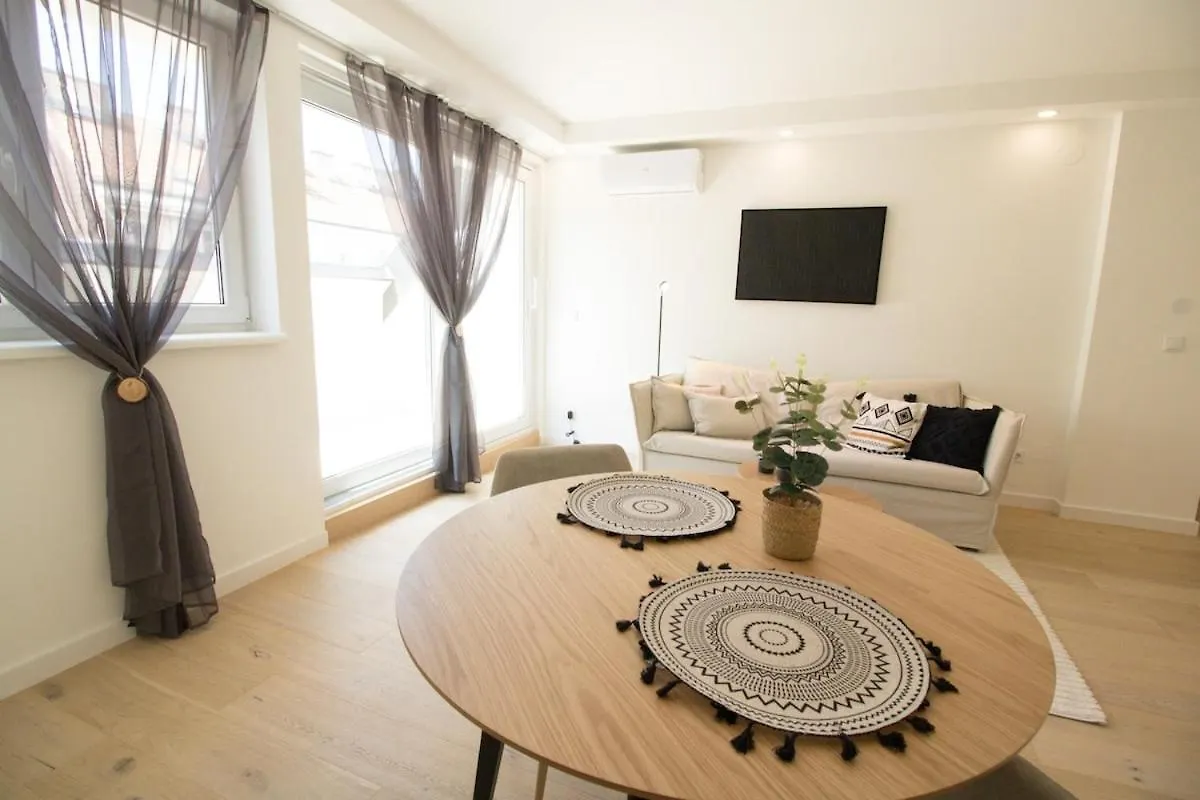 Cozy Central Apartment With Wooden Accents & Terrace L Jos16 Vienna Austria