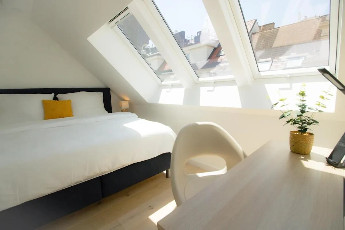 Cozy Central Apartment With Wooden Accents & Terrace L Jos16 Vienna